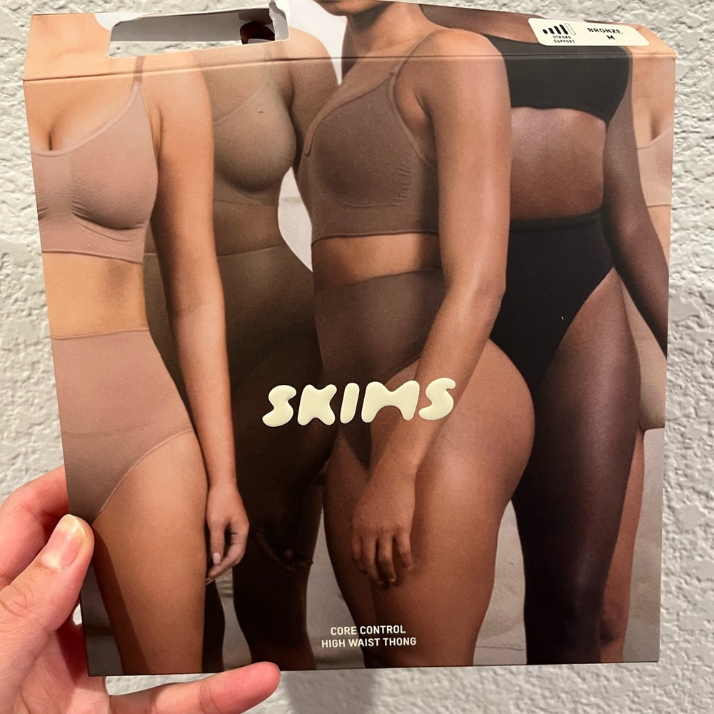 Brand new size medium Skims core control